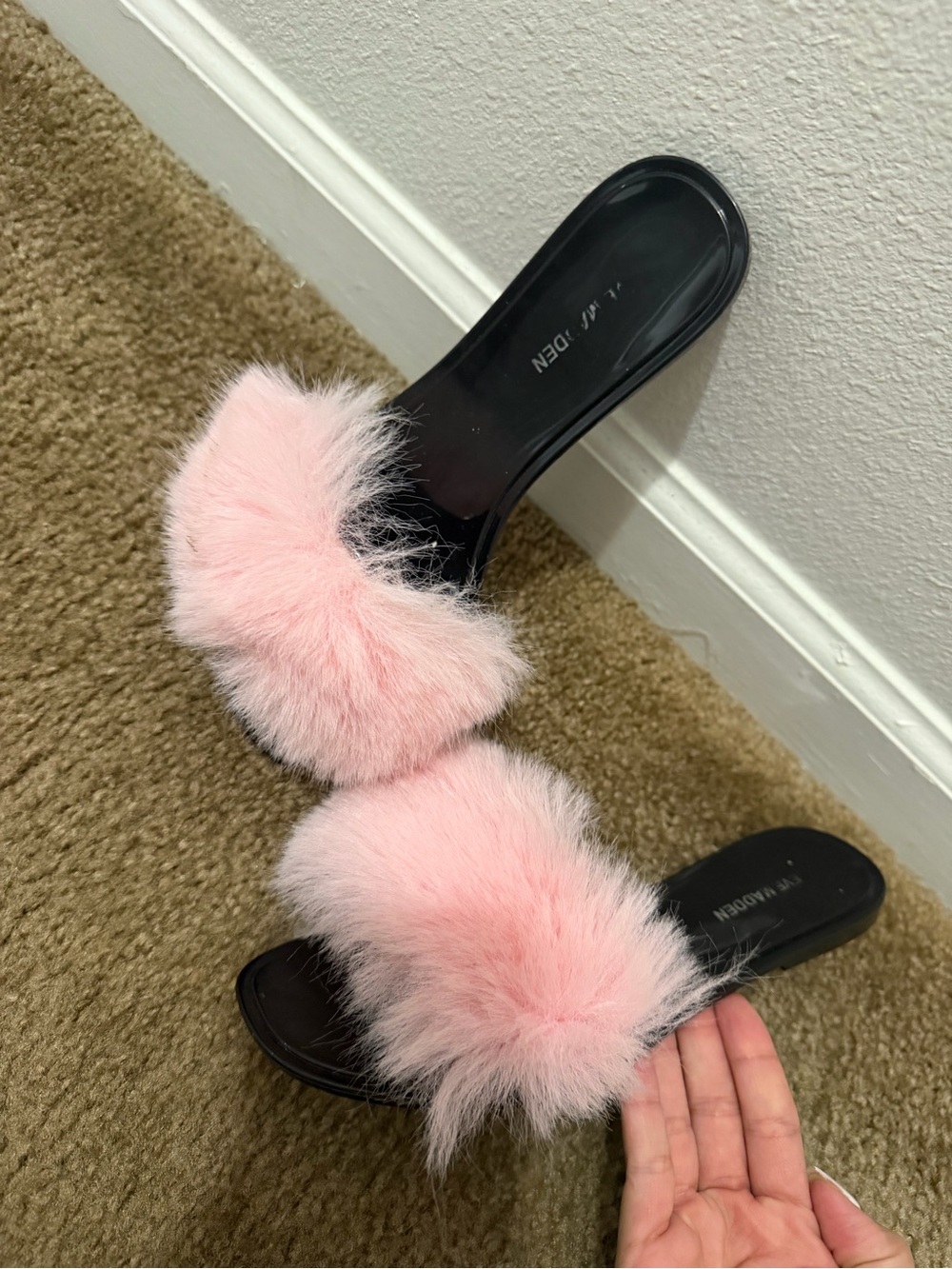 Steve Madden Pink Faux Fur Fluffy Slide Sandals Women’s Size 7 NEW